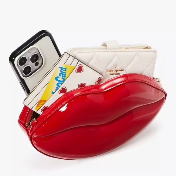 ♠️Kate Spade 3D Lip 💋 Mwah Valentine Chain Crossbody Bag, Canided Cherry Red - Picture 6 of 9